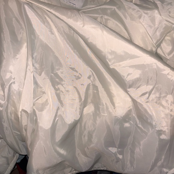 Old Navy Women's White Puffer Jacket - Picture 7 of 8